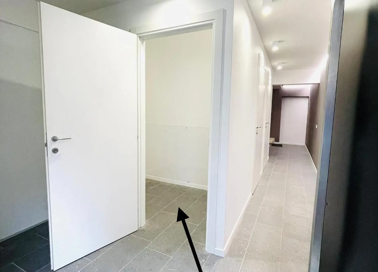 Locatelli Apartments - Patio Living 